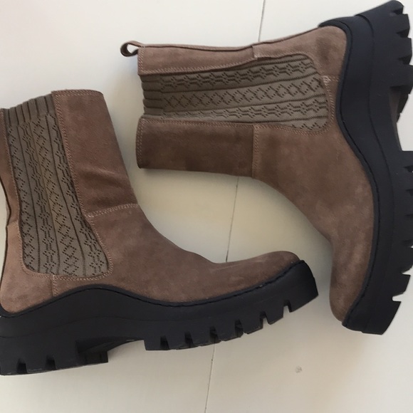 Anthropologie Farylrobin Chelsea Boots - Picture 7 of 16